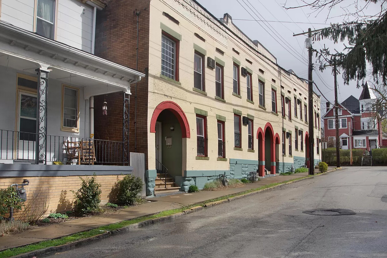 Primary Photo - 201 Center Ave