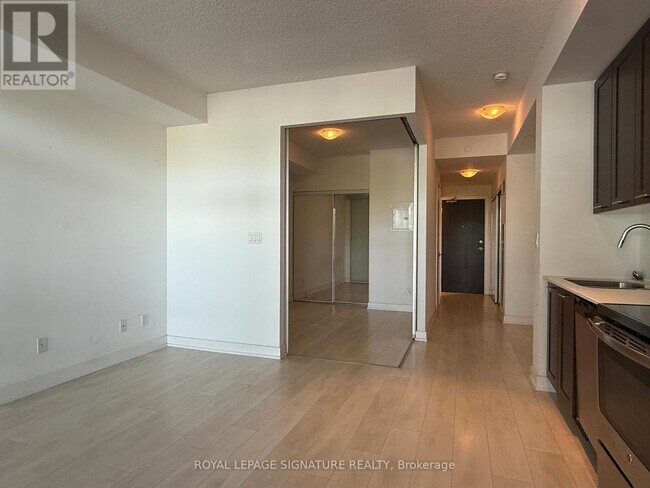 Building Photo - 50 Bruyeres Mews