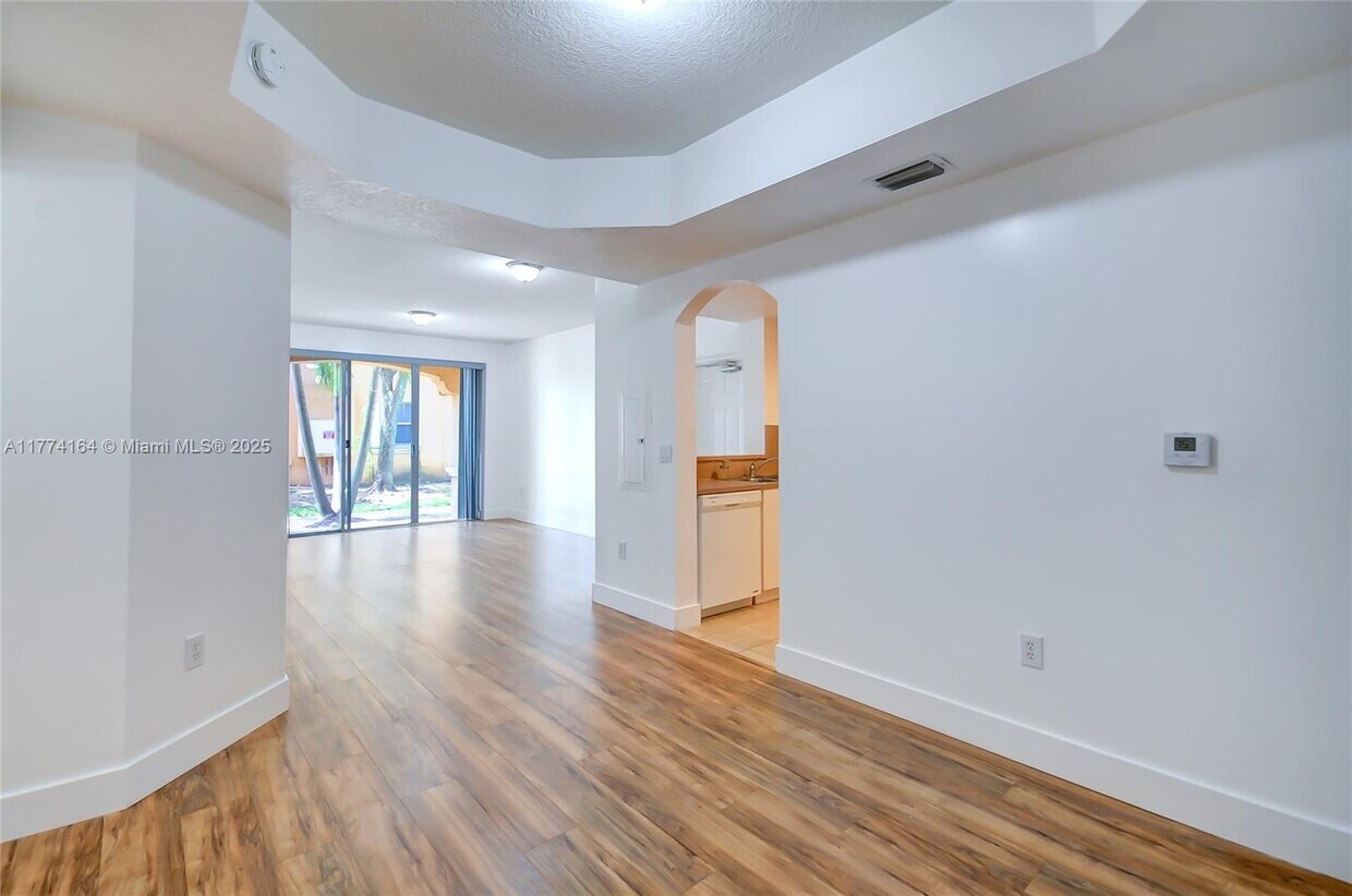 Foto del edificio - 6740 NW 114th Ave
