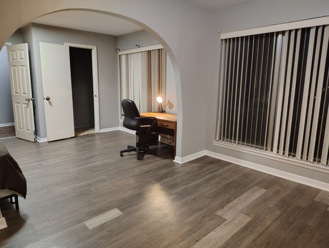 Building Photo - 6172 Whitman Ave