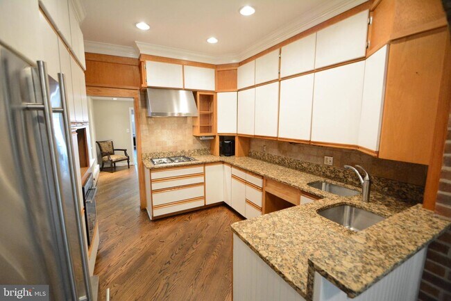 Building Photo - 1807 Lovering Ave