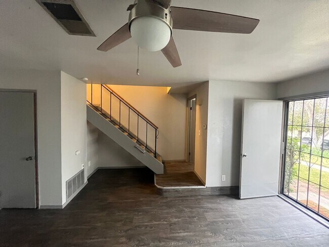 Foto del edificio - Now Leasing – Beautiful 3 Bedroom Townhome...