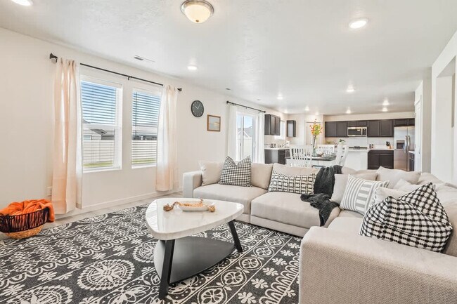 Building Photo - 10390 Crystal Ridge Dr