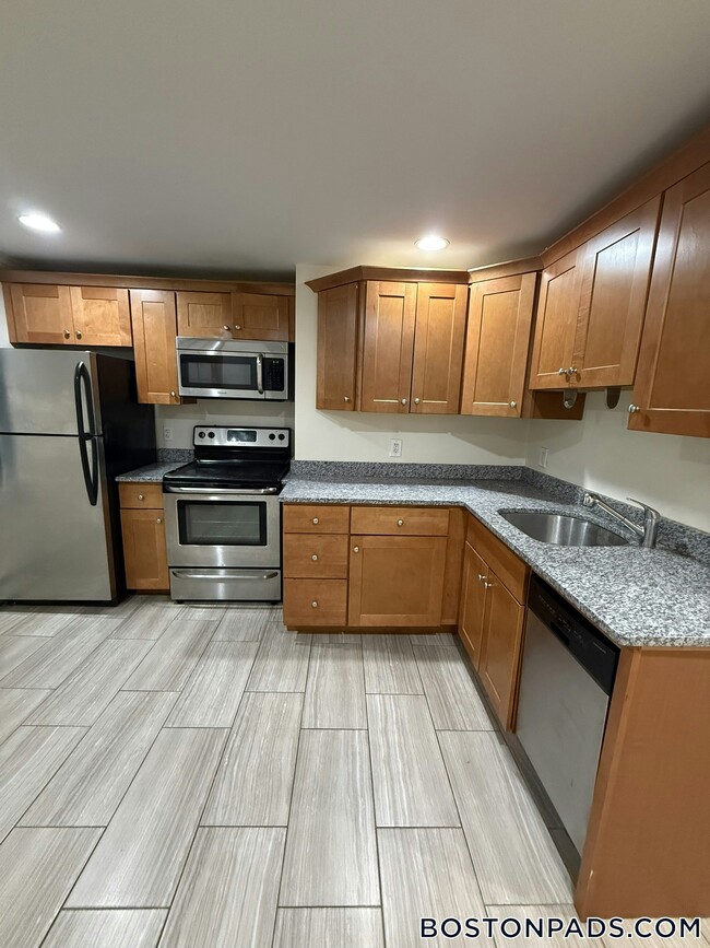 Building Photo - 234 Lexington St