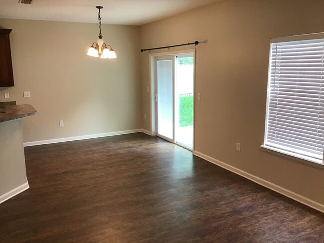 Foto del edificio - 2724 Creekfront Dr