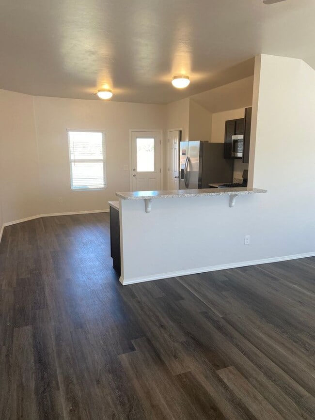 Building Photo - *Start 2026 Strong with Rent FREE!* Three Bedroom | Two Bathroom Home in Fox Hollow
