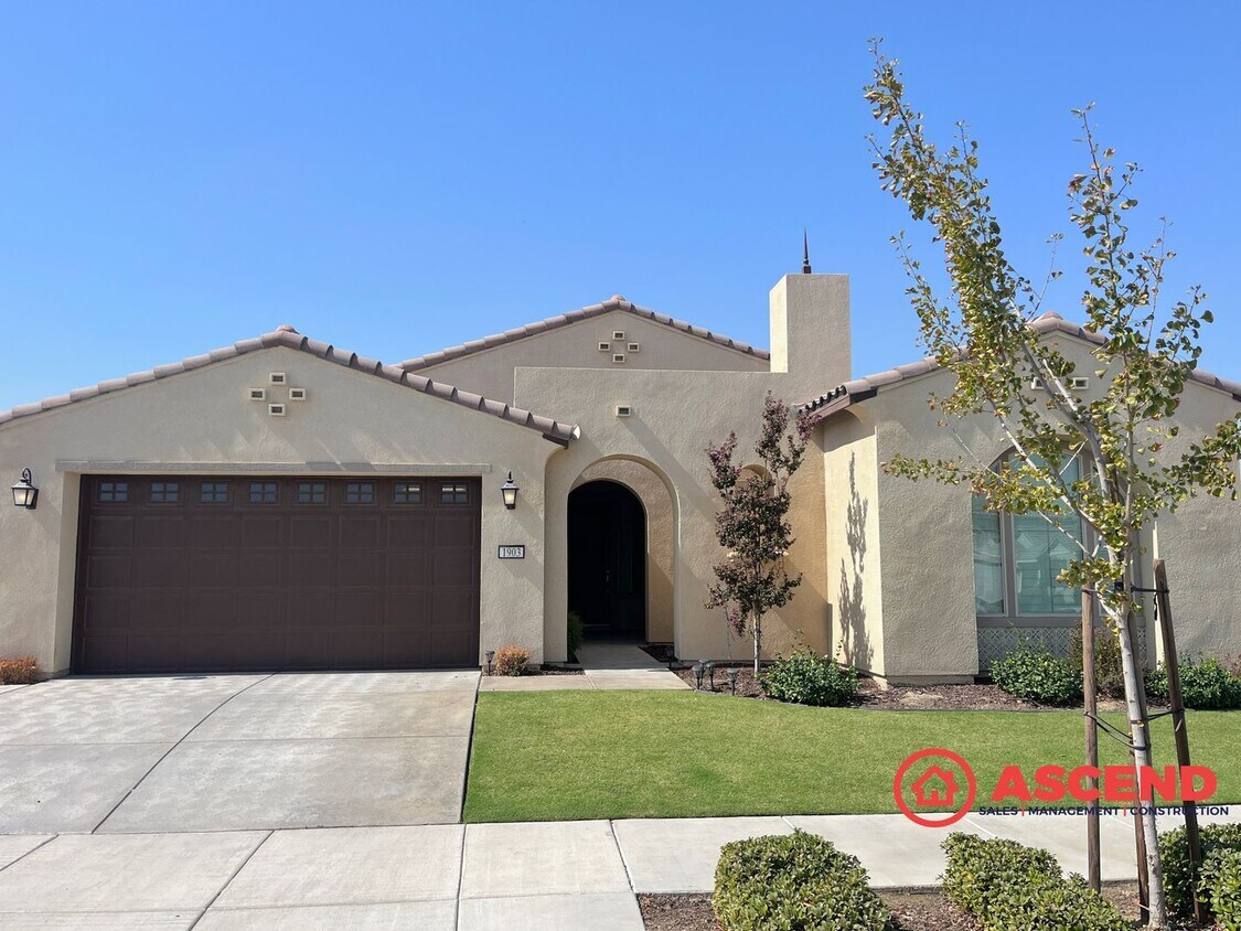 Foto principal - Alluring Home Located In HOA!