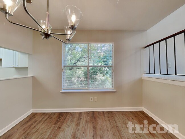 Foto del edificio - 2755 Wildflower Ln SW