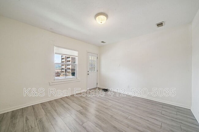 Building Photo - 545 Sixth Street - 3