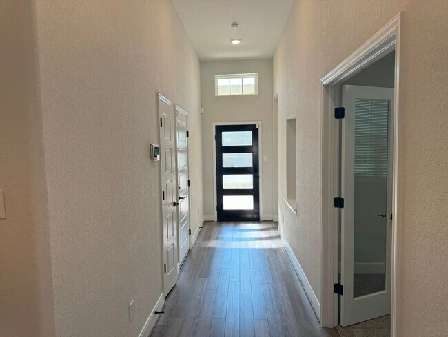 Foto del edificio - 16622 Daylight Ln