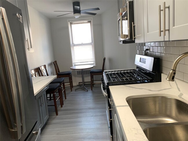 Foto del edificio - 5715 Mosholu Ave