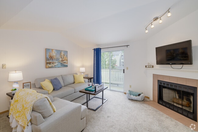 1BR, 1BA - 747SF - Living Room - Canyon Springs