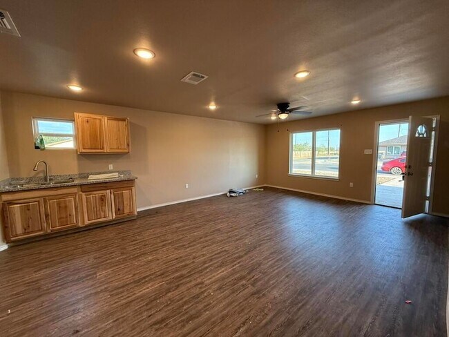 Foto del edificio - 3108 E Cornell St