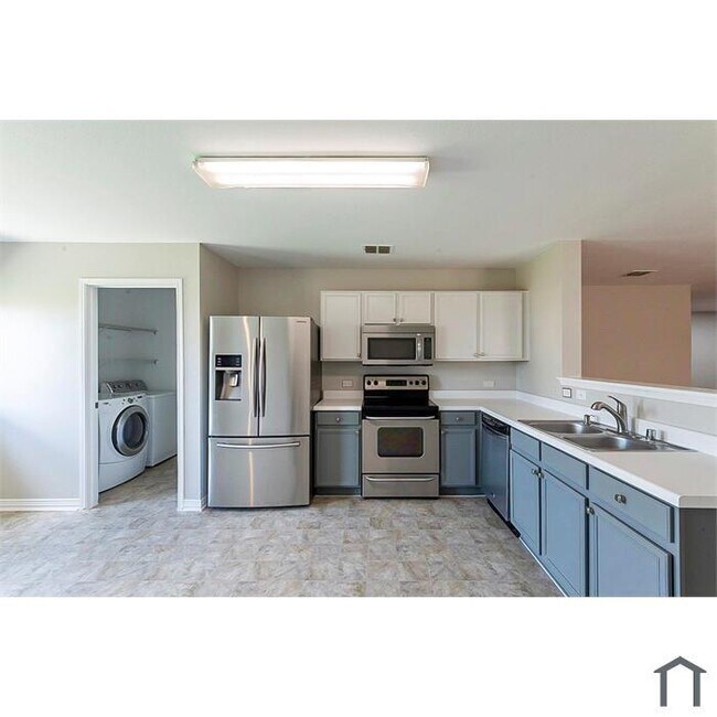 Building Photo - 1425 Waterford Dr