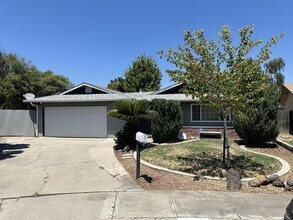 Building Photo - 1321 Woodside Dr