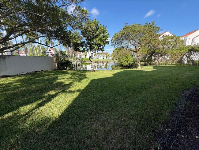 Foto del edificio - 2731 Ocean Club Blvd