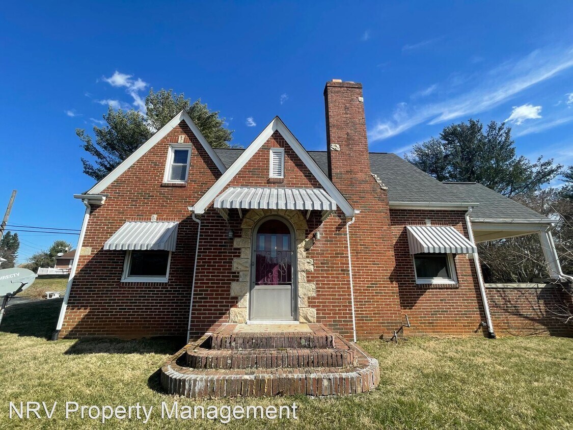 4 br, 2 bath House 6589 Rose Lane House Rental in Fairlawn, VA