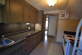 Building Photo - 45 Westmount Dr S