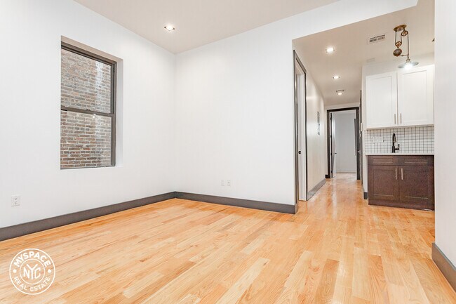 Foto del edificio - 378 Lewis Ave