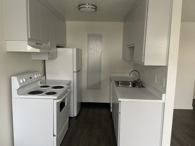 Building Photo - Silk Oak Apartments