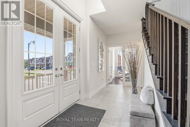 Building Photo - 97 Kingknoll Cres