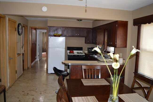 Foto del edificio - 5058 W Schubert Ave