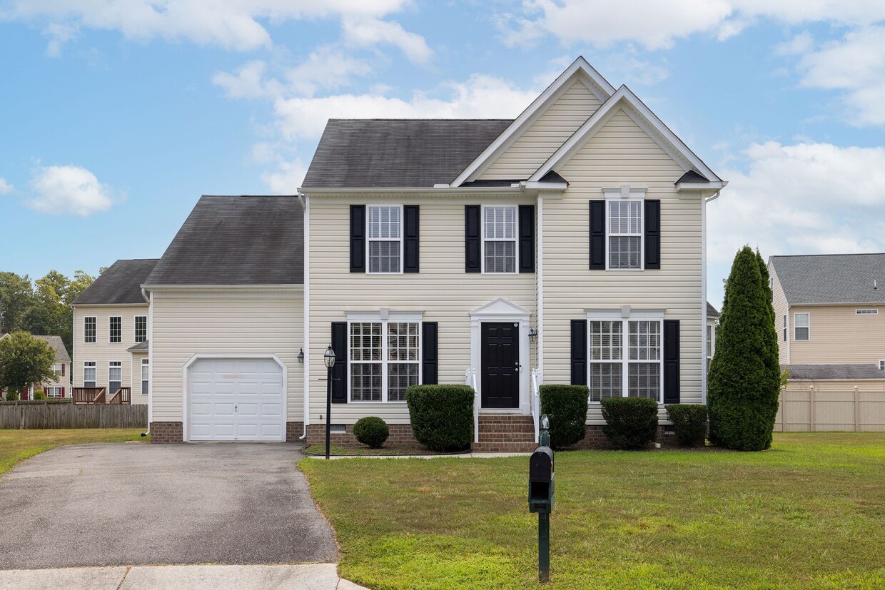Primary Photo - Charming 4-Bedroom Home with Modern Comfor...