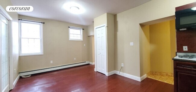 Building Photo - 60 Herriot St