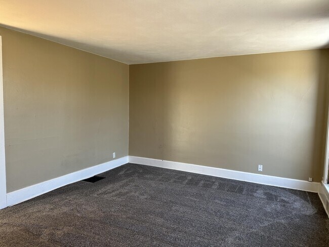 Building Photo - 1336 S Carroll Ave