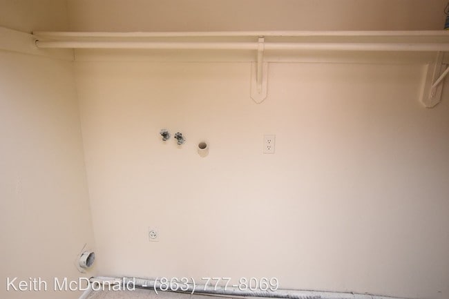 Building Photo - 712 E Garden St