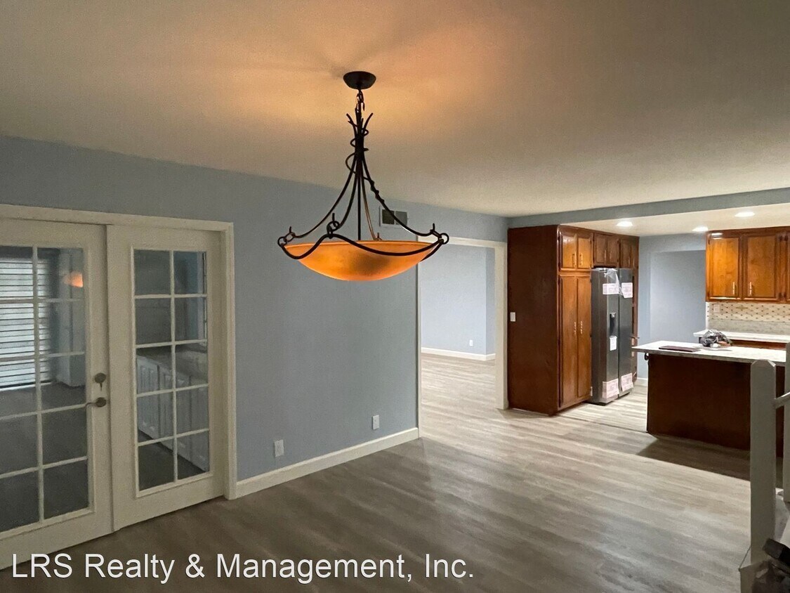 Primary Photo - 5 br, 2.5 bath House - 3001 N. Valley View...