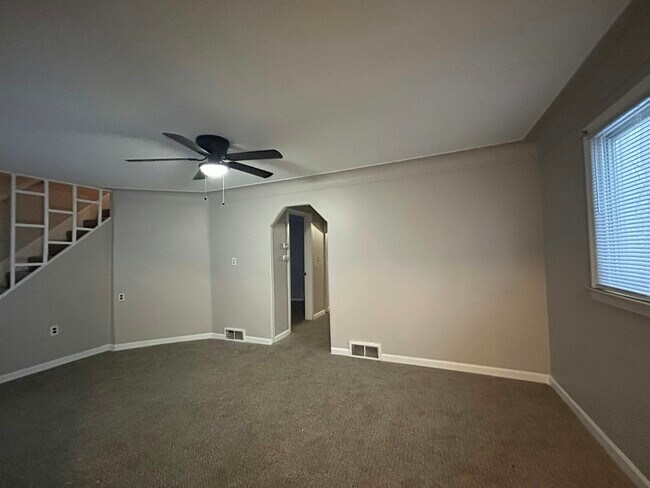 Foto del edificio - 15545 Woodbine Ave