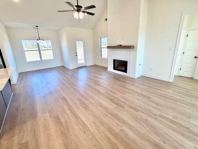 Foto del edificio - Move In Special! Now Leasing a Brand New 5-Bedroom 3 Bath Home Olive Branch
