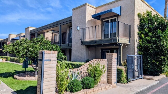 Foto del edificio - 2228 E Campbell Ave