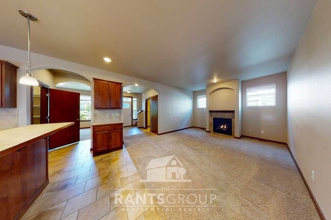 Building Photo - Beautiful Home In Puyallup! Easy JBLM Comm...