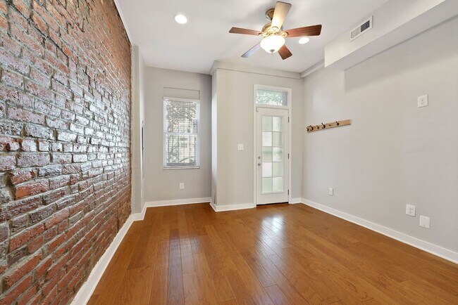 Foto del edificio - 1 Month Free Rent for a Lease Start by 10/...