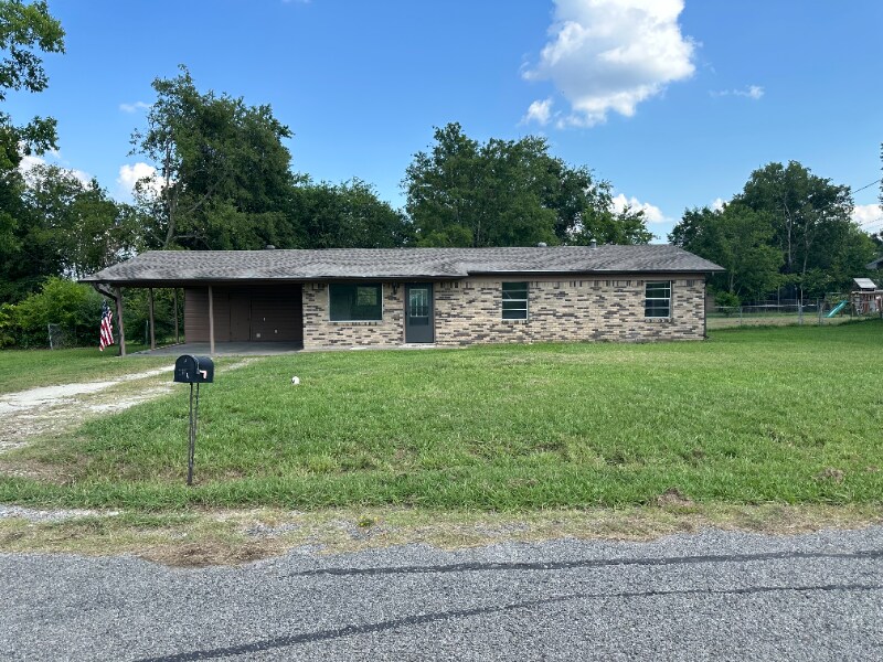 Primary Photo - 210 Nichols Dr