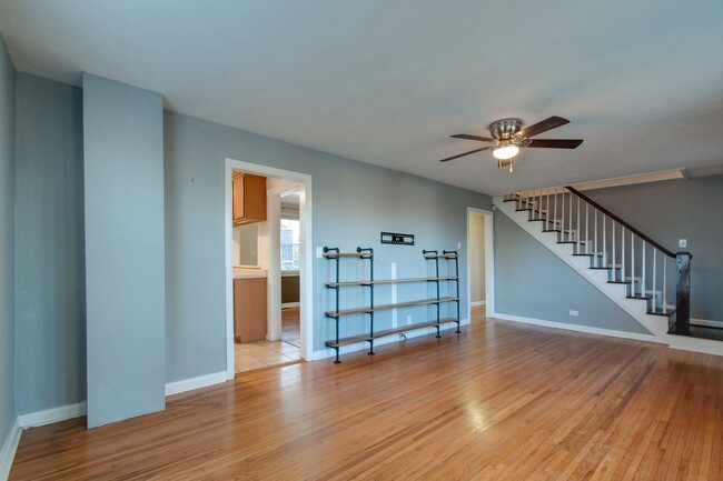Building Photo - 1704 Sherwood Ln