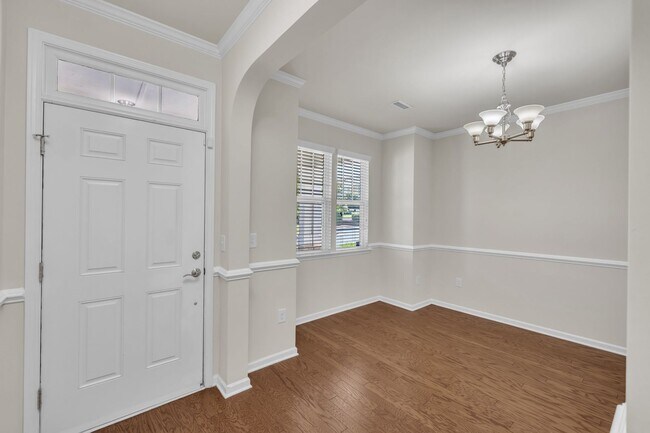 Building Photo - 3 Bedroom Townhome with 2 Car Garage in He...