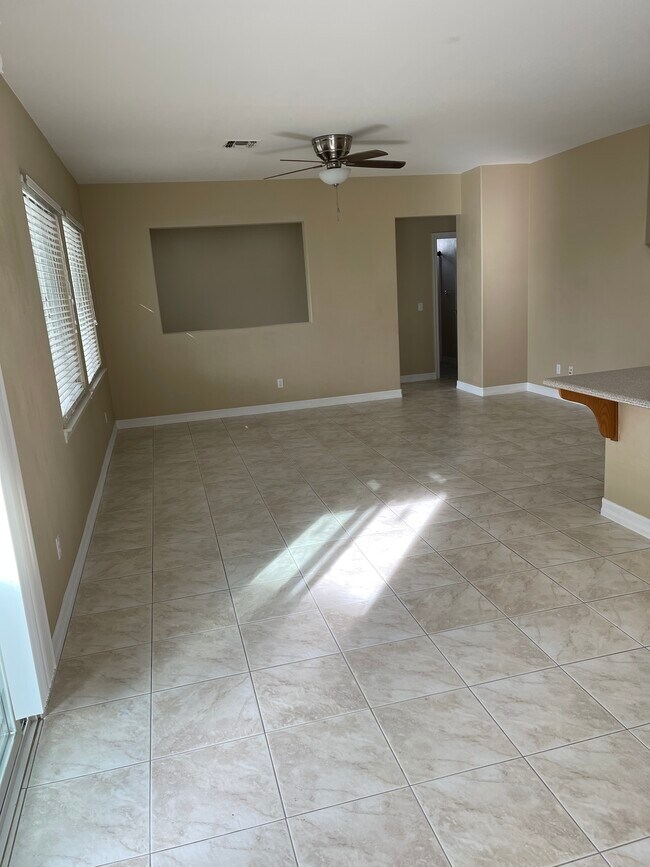 Building Photo - 40501 Wgasa Pl