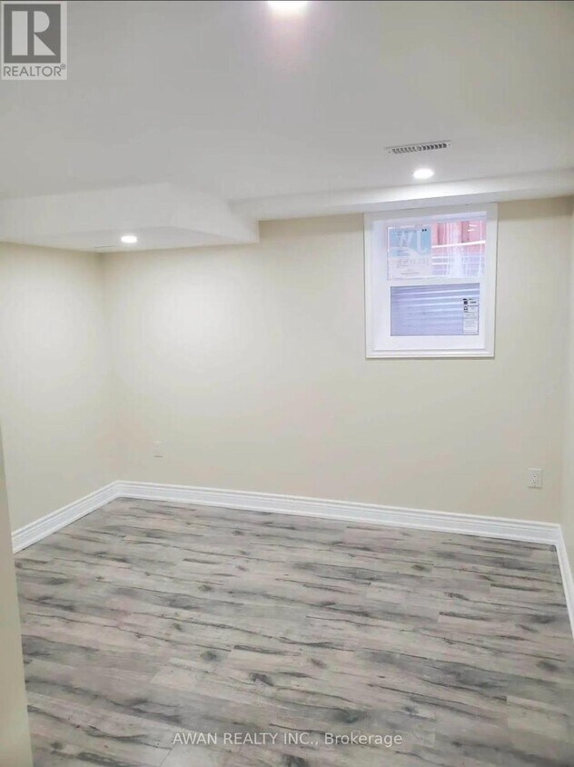 Photo du bâtiment - BASEMENT - 50 MCDONELL CRESCENT N