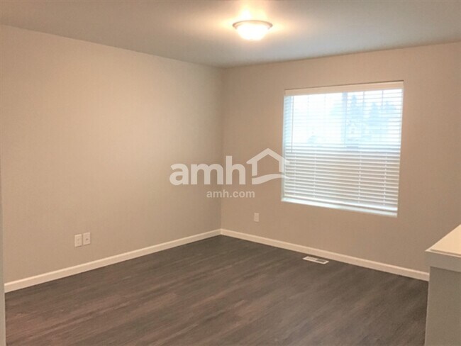 Building Photo - 967 Riggs Dr E