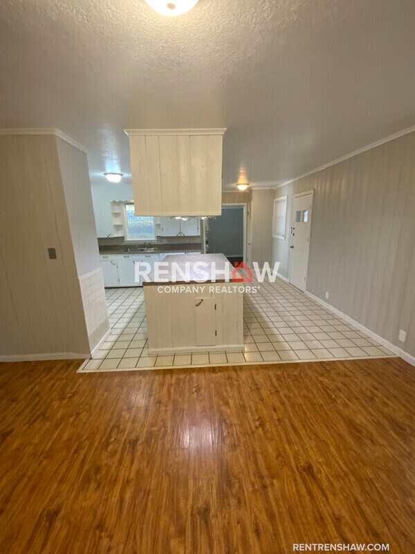 Foto del edificio - 212 N Poplar St