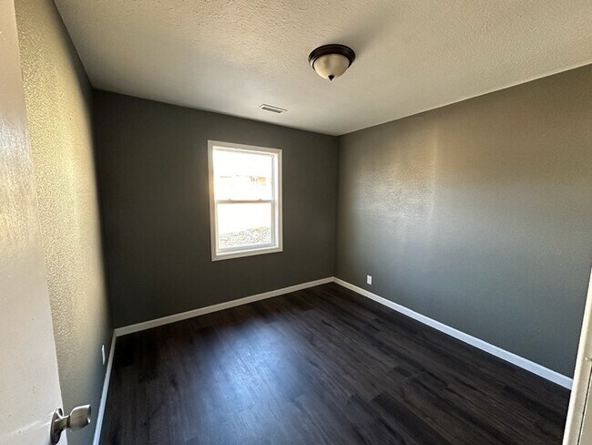 Foto del edificio - 4321 Deerfield St