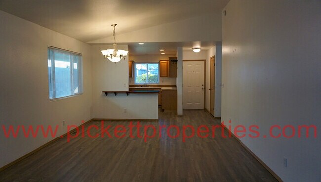 Building Photo - Lovely Central Kitsap 3 Bedroom Rambler