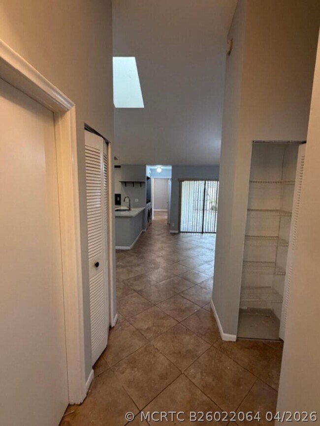 Building Photo - 3076 S Oakland Forest Dr