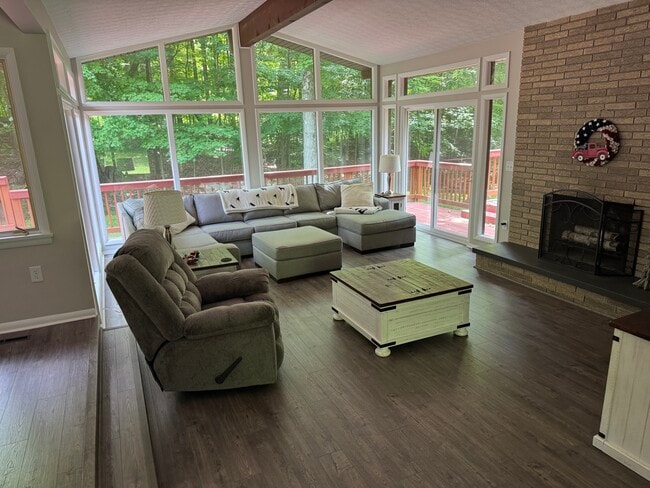 Living Room - 1466 Lake Roger Dr