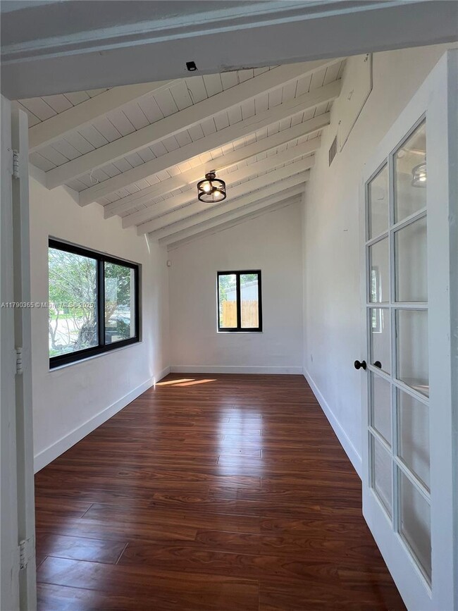 Foto del edificio - 130 NW 103rd St
