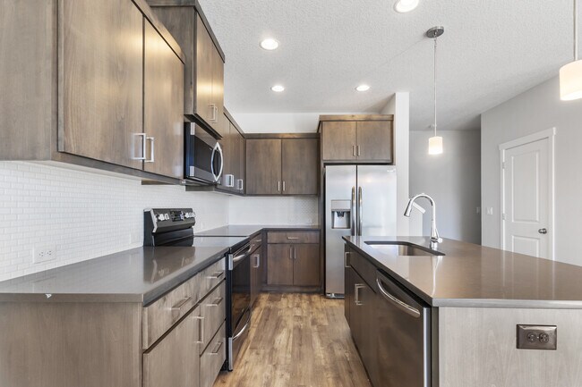 Building Photo - 7447 SE Chinquapin Dr