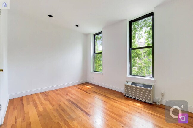 Foto del edificio - 330 E 93rd St